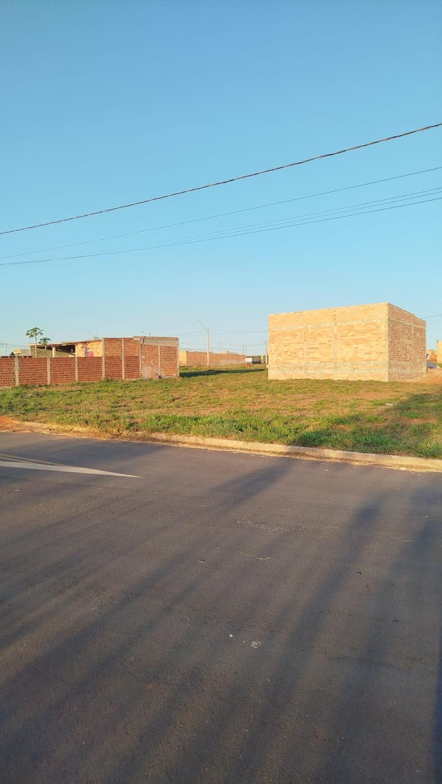 VENDO LOTE DE RUA - SENADOR CANEDO - FINANCIAMENTO FACILITADO