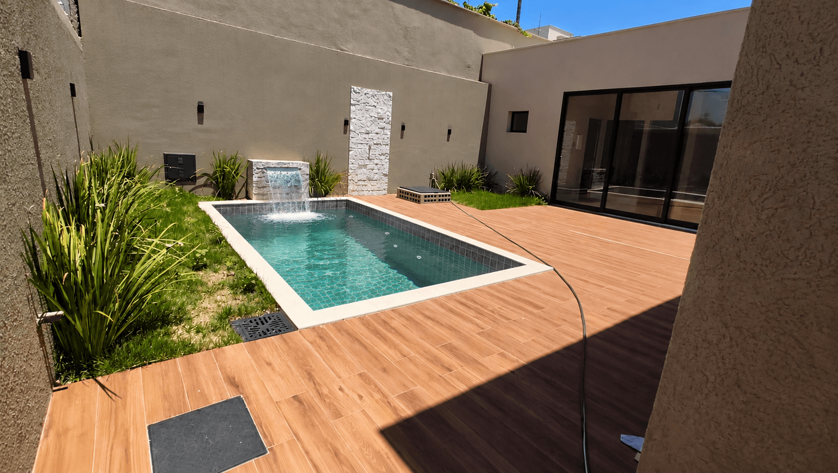 Casa com 3 suítes e piscina no Jardim Atlântico, próxima ao Parque Cascavel