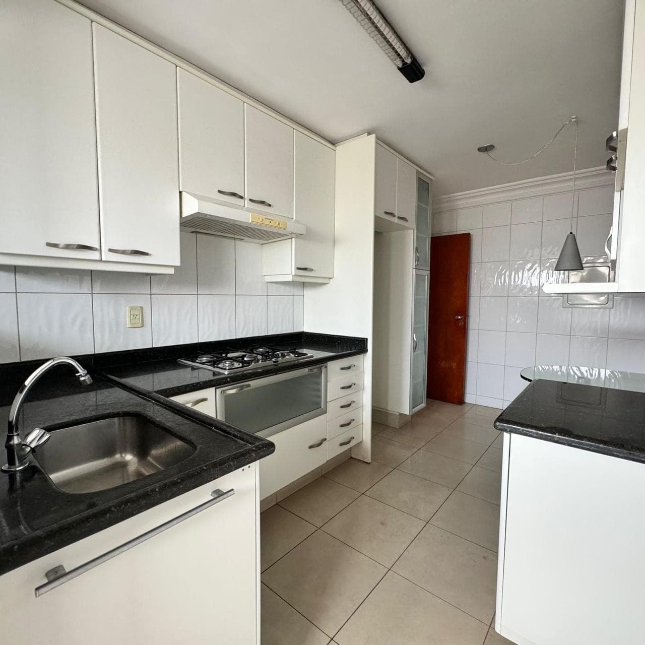 Apartamento 4 quartos , 137 metros ,setor Bueno , 3 suítes plenas e escritório , varanda  640 mil