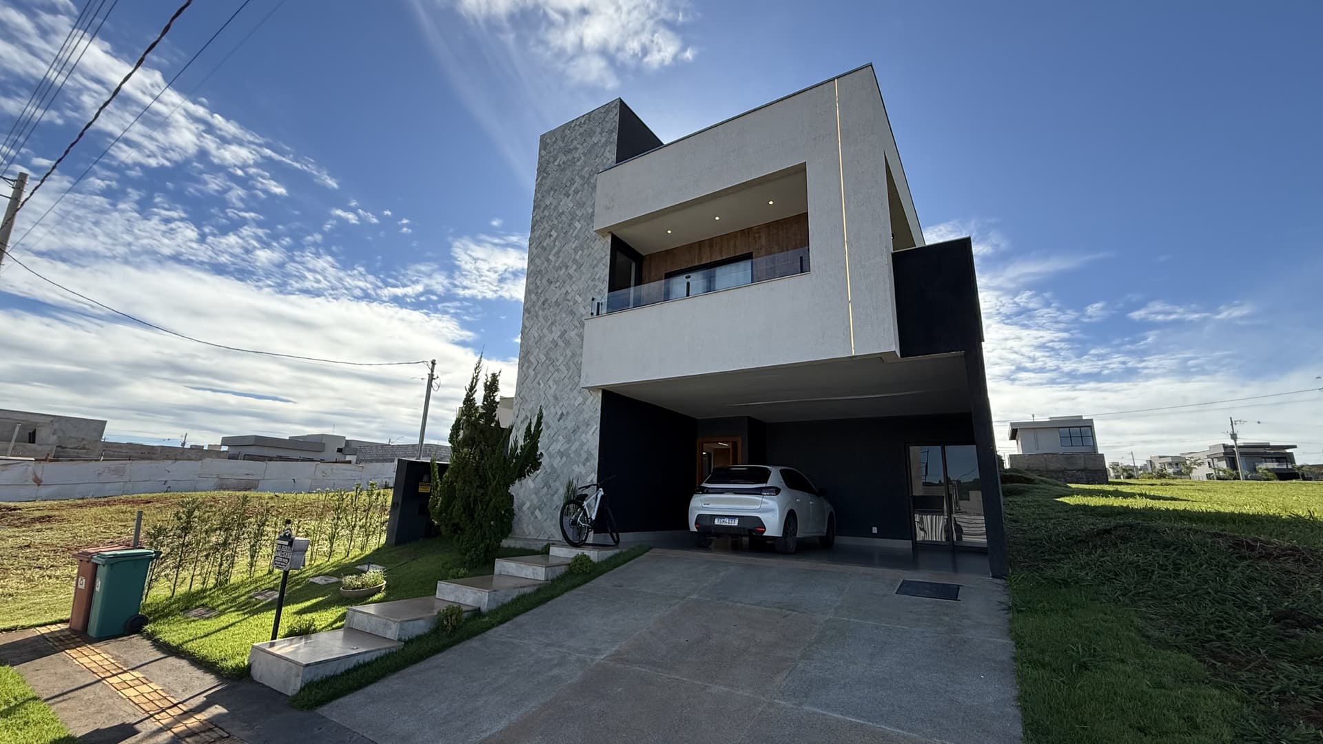 Sobrado Alto Padrão no Jardins Parma — Completo em Armários, Energia Solar e Área Gourmet com Piscina