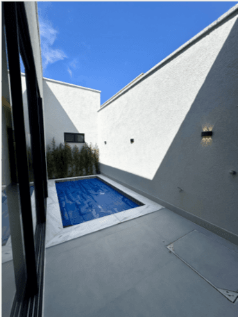 CASA DE ALTO PADRÃO À VENDA NO JARDIM ATLÂNTICO | 3 SUÍTES, PISCINA E CLOSET
