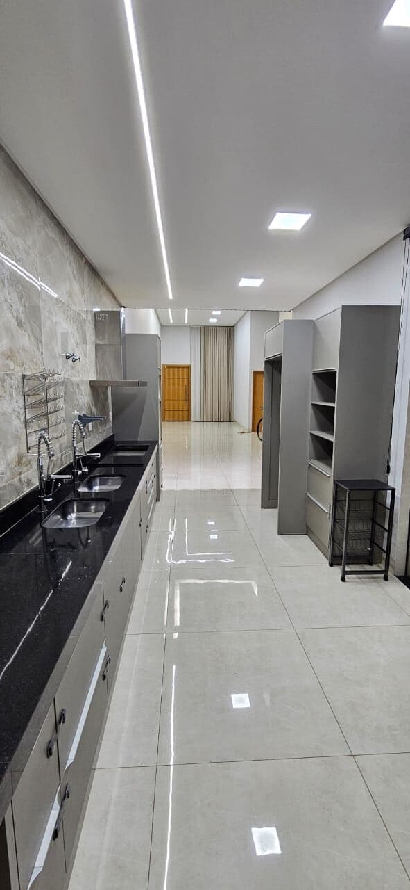 CASA COM PISCINA JD. ATLÂNTICO