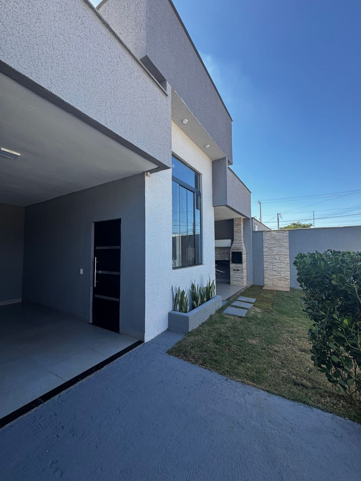 CASA TERREO , 83M² 2 QUARTOS  SENDO 1 SUITE  NOVA , REPLETA EM ARMARIOS E CRISTALEIRA , SALA COM PÉ DIREITO DUPLO,, AREA GOURMET COM CHURRASQUEIRA, LOTE 150M², LOCALIZAÇÃP PRIVILEGIADA, PROXIMO A AV RIO VERDE, BAIRRO CARDOSO  APARECIDA DE GOIANIA GO