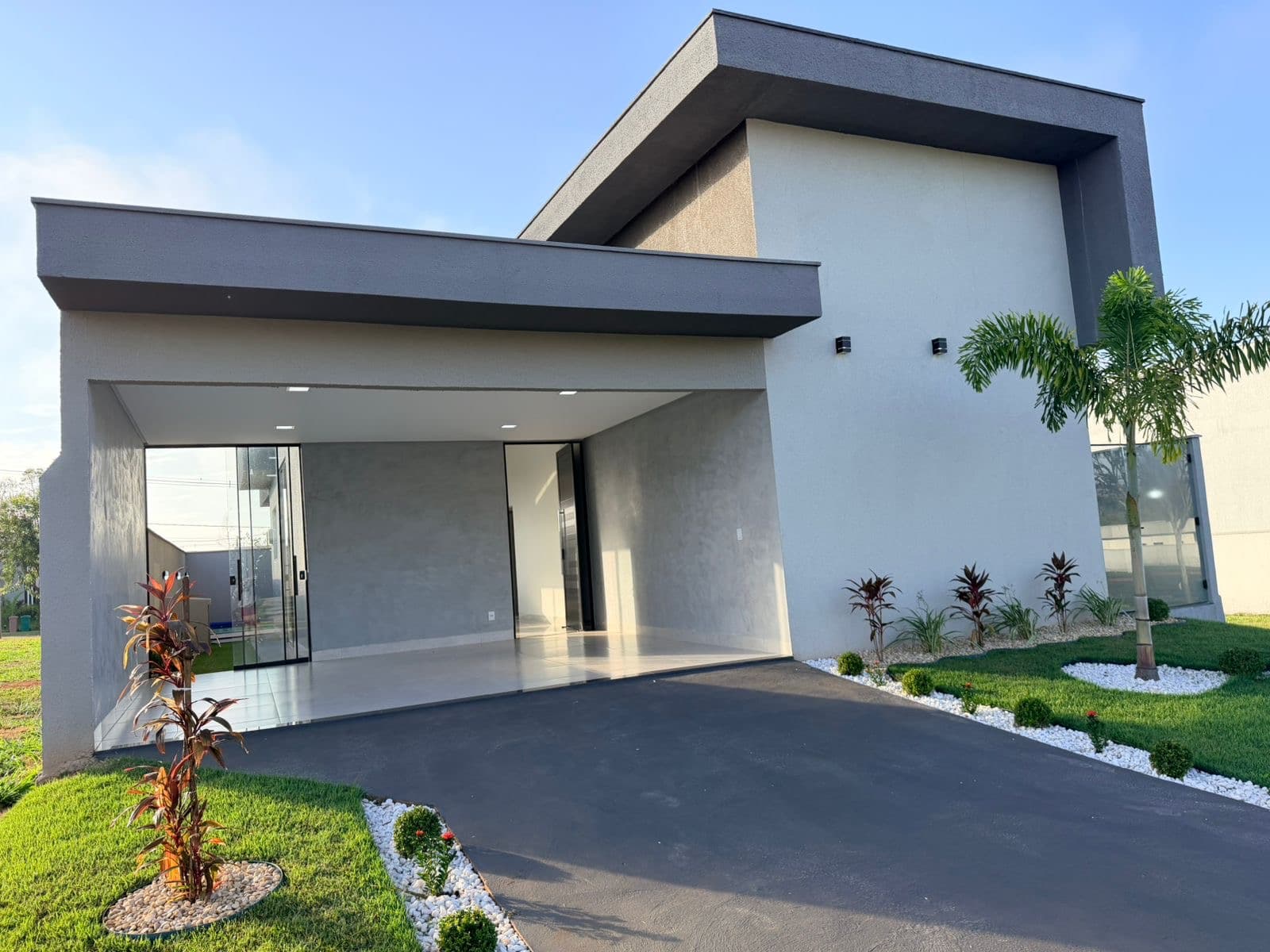 Casa a venda no Condomínio Terras Alpha 2 com entrada de apenas de R$50.000,00, 3 suítes , piscina aquecida , apenas R$899.000,00