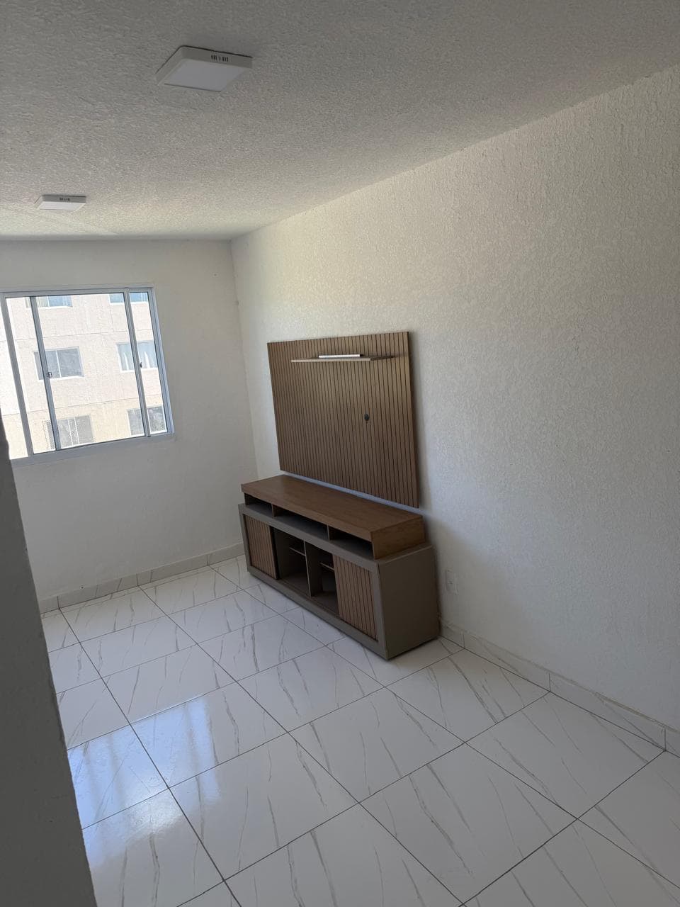 APARTAMENTO NOVO PRONTO PISO PORCELANATO  2 QUAROS, SO SALA, COZINHA AREA DE SERVIÇO, BANHEIRO , 1 GARAGEEM,, LAZER CCOM: SALAO, CHURRASQUEIRA, PLAYGROUND SEGURANÇA ARMARIOS PLANEJADOS , COOK TOP LAR GRANDE RETIRO GOIANIA  SAIDA PARA SENADOE CANEDO