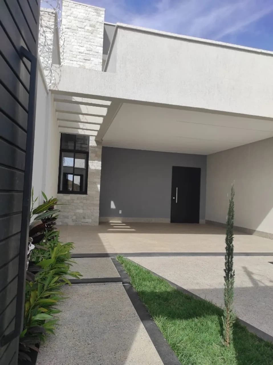 Casa 4  quartos  com 3 suíte,  alto  padrão e pronta para morar 180mts