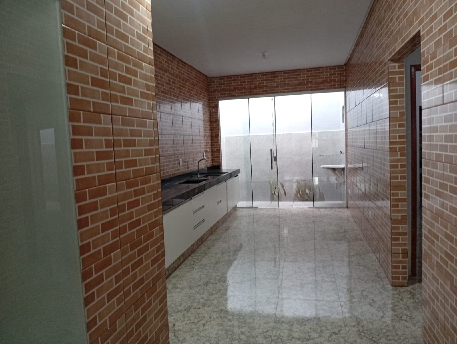 CASA COM PISCINA NO BAIRRO GOIA
