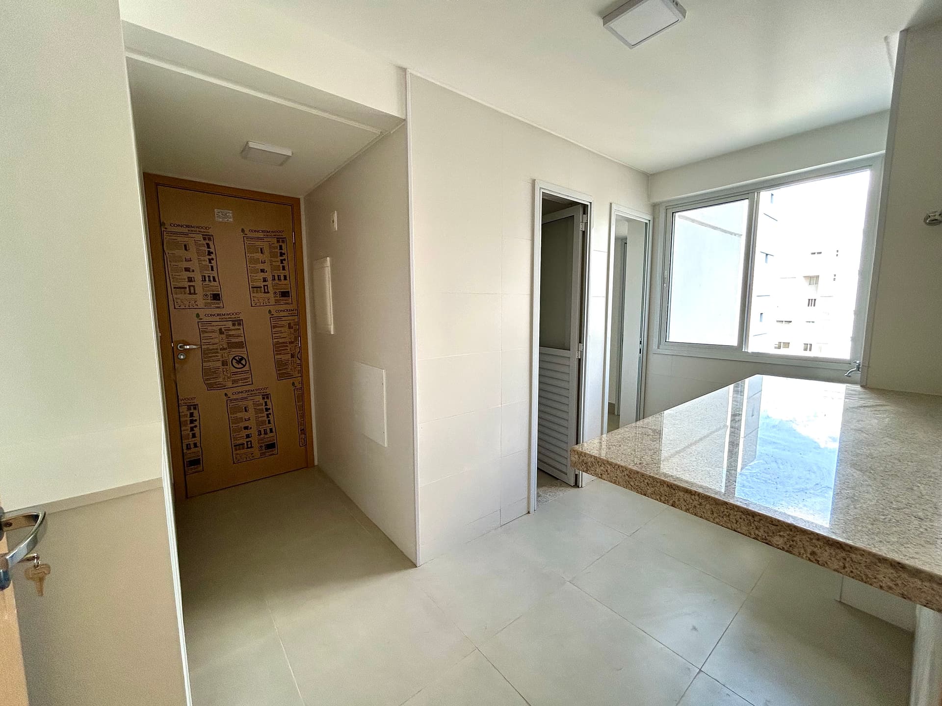 Apartamento de Alto Padrão à Venda – 3 Suítes, 155m², Andar Alto, Completo em Armários e Lazer Total