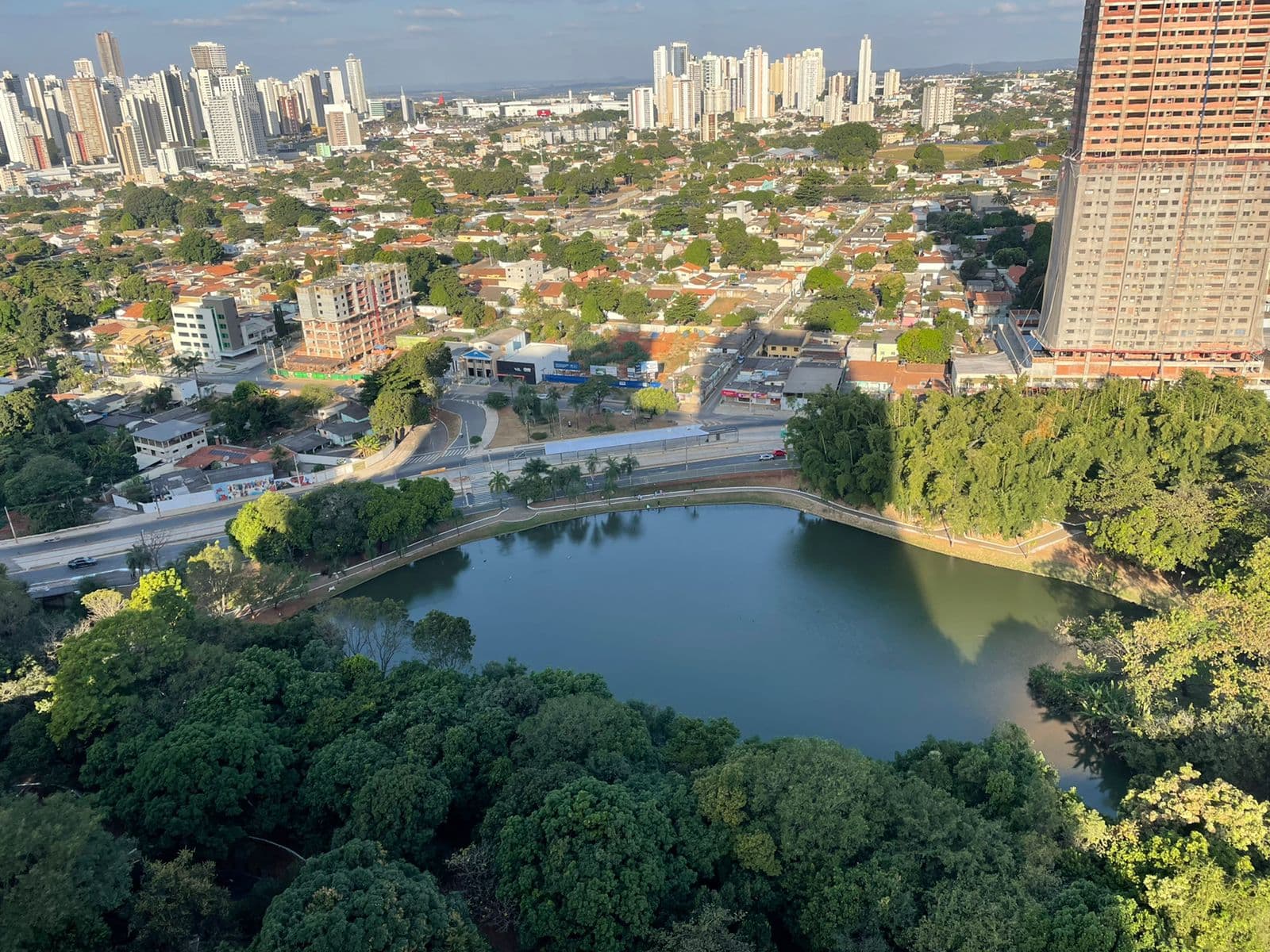 Vendo apartamento no setor Marista , Mobiliado e Decorado , No parque Areiao , Palais Du Parc , 152 metros , 4 suítes plenas , móveis com assinatura , andar alto , R$2.990.000.00