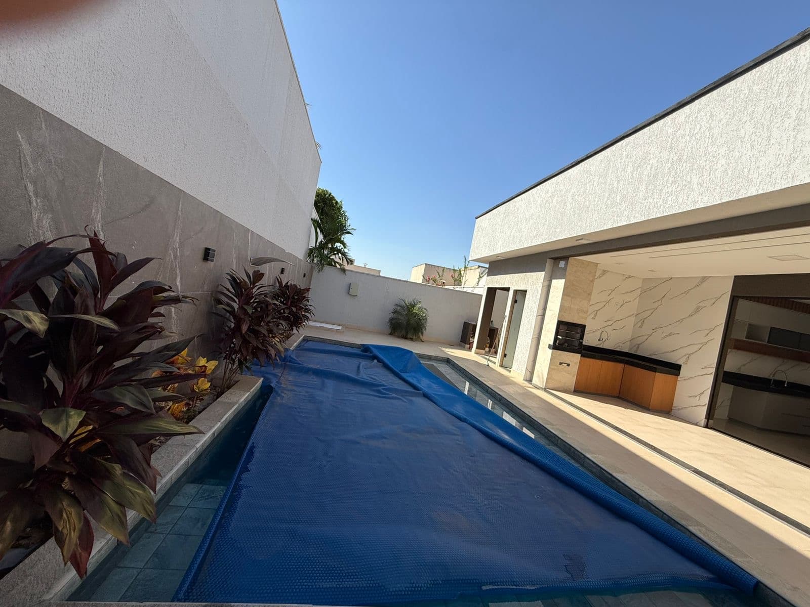 Casa  em condomínio fechado Jardim Veneza 3 suítes , Senador Canedo