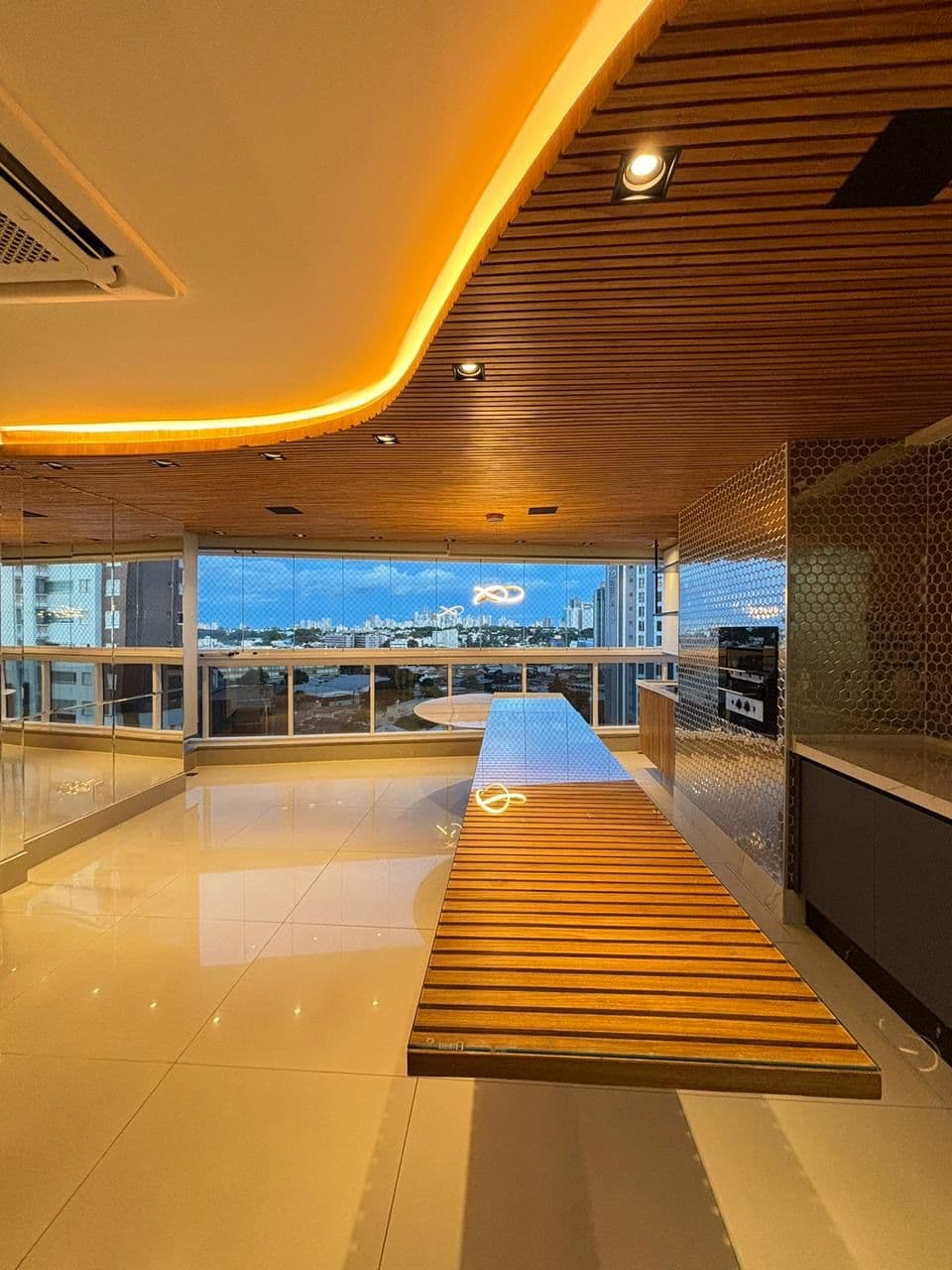 Apartamento semi mobiliado 3 suítes plenas , setor Oeste , andar alto , nascente , vista livre , Aria das Artes , R$1.140.000,00