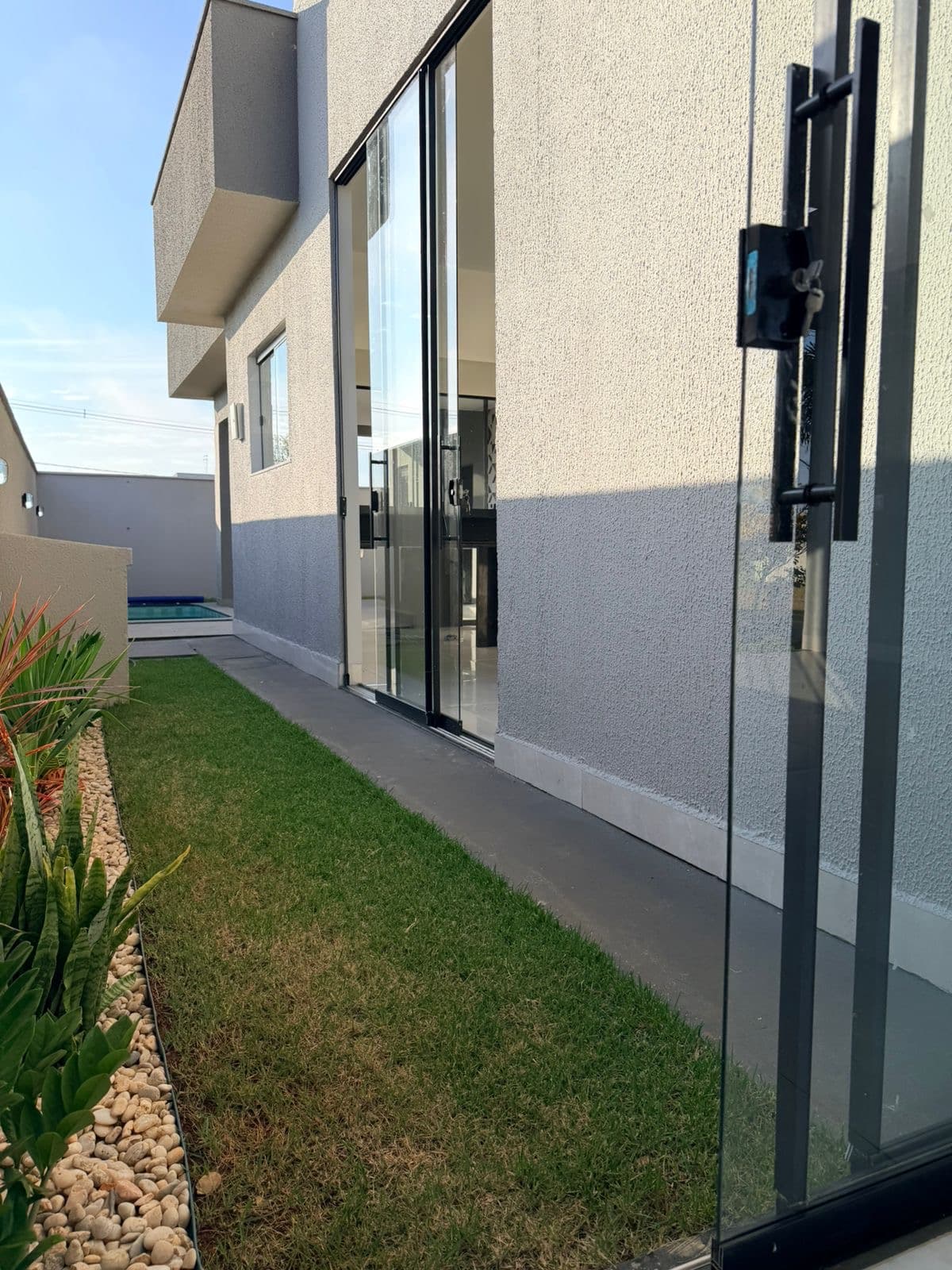 Casa a venda no Condomínio Terras Alpha 2 com entrada de apenas de R$50.000,00, 3 suítes , piscina aquecida , apenas R$899.000,00