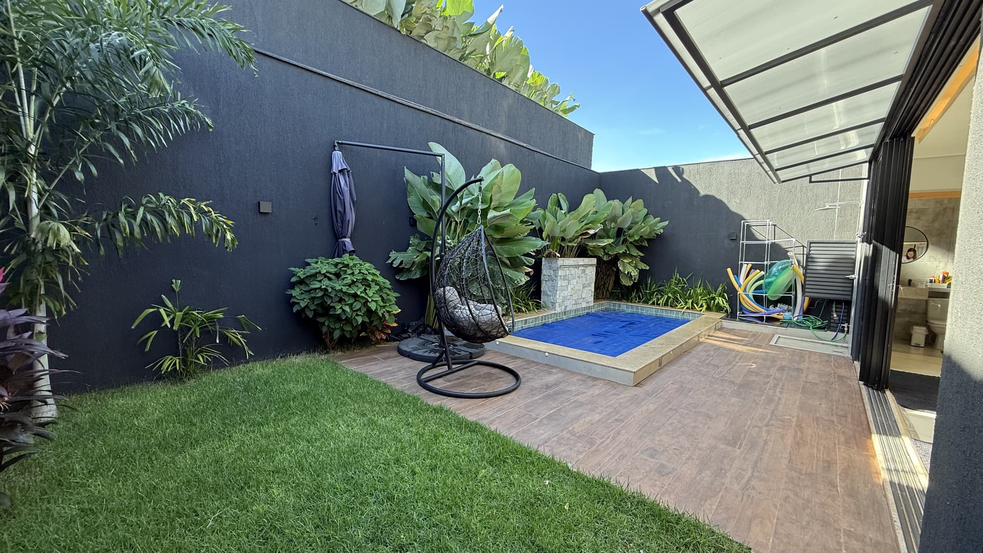 Sobrado Alto Padrão no Jardins Parma — Completo em Armários, Energia Solar e Área Gourmet com Piscina