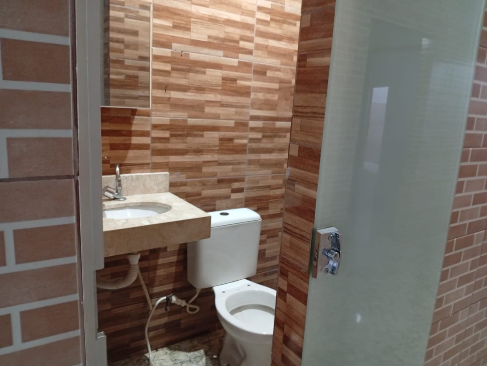 CASA COM PISCINA NO BAIRRO GOIA