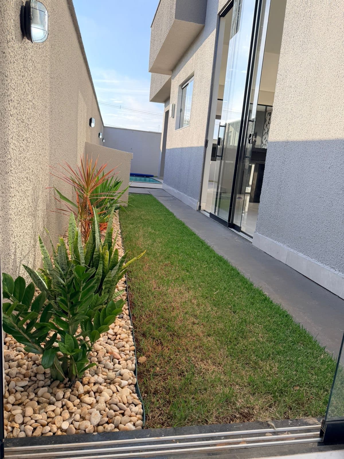 Casa a venda no Condomínio Terras Alpha 2 com entrada de apenas de R$50.000,00, 3 suítes , piscina aquecida , apenas R$899.000,00