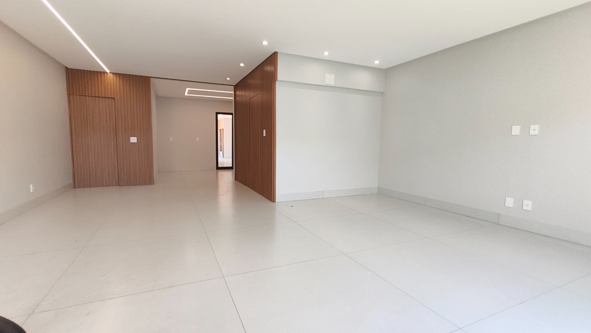 Casa com 3 suítes e piscina no Jardim Atlântico, próxima ao Parque Cascavel