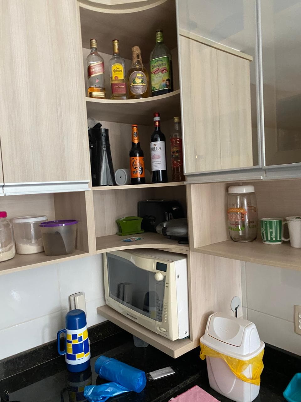 APARTAMENTO 3 QUARTOS MOBILIADO AR CONDICIONADO EDIF CRISTIANE SETOR BELA VISTA R T64