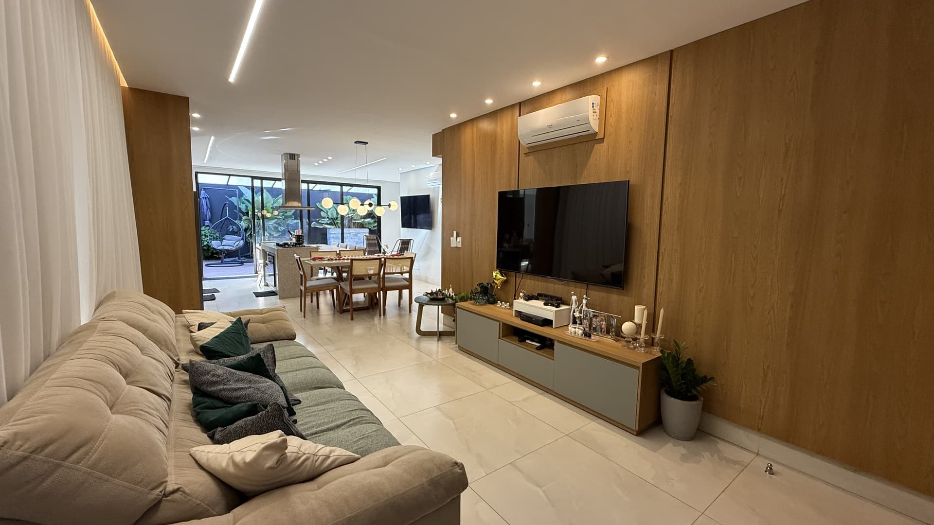 Sobrado Alto Padrão no Jardins Parma — Completo em Armários, Energia Solar e Área Gourmet com Piscina