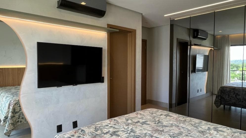 Vendo sobrado Jardins Capri 4 suítes e escritório , piscina , área gourmet , R$1.870.000,00