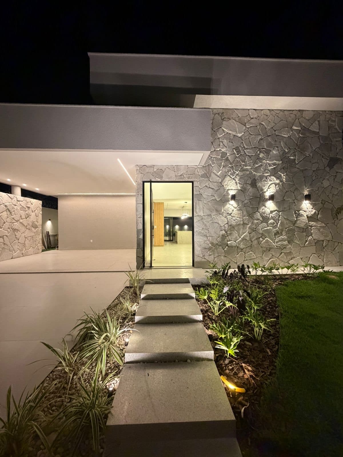 Casa Jd Atlântico 3 suítes, escritório ,  com piscina , nova com marcenaria