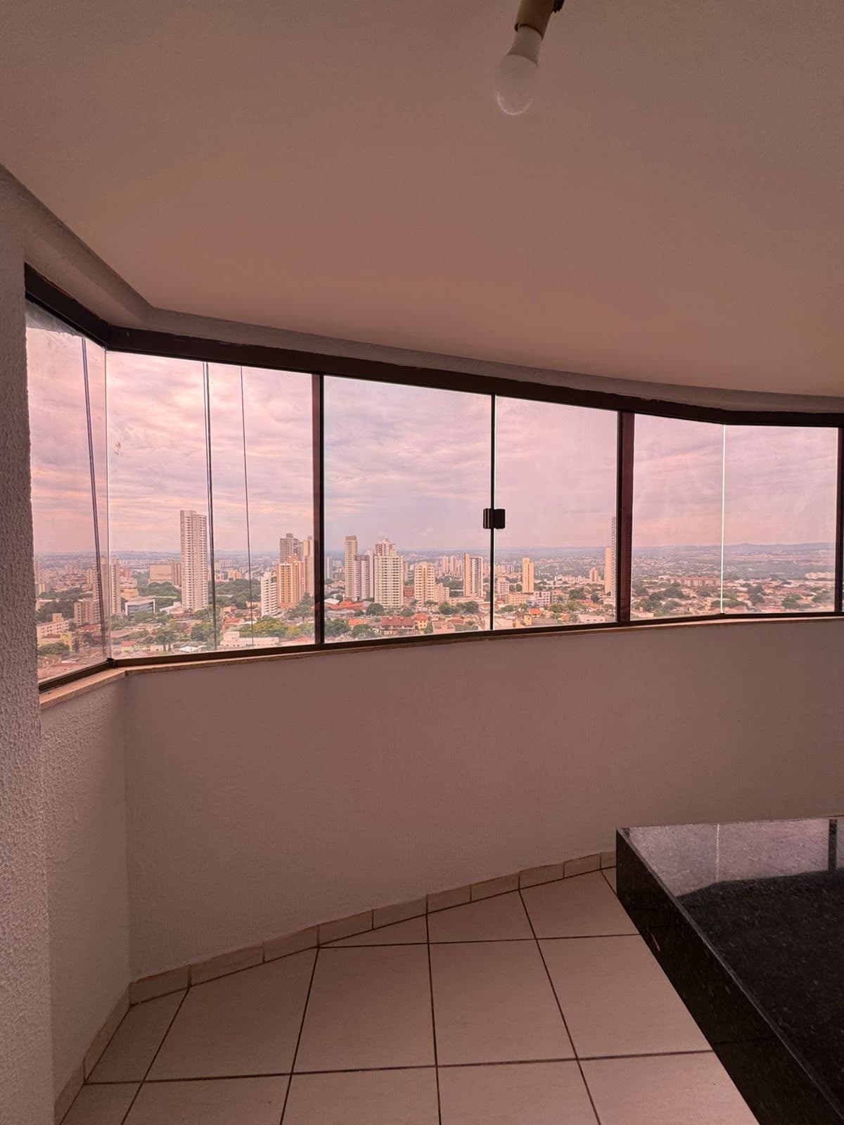 Apartamento 3 quartos 1 suíte 1 vaga de 75m²  Setor Leste Universitário Goiânia/GO