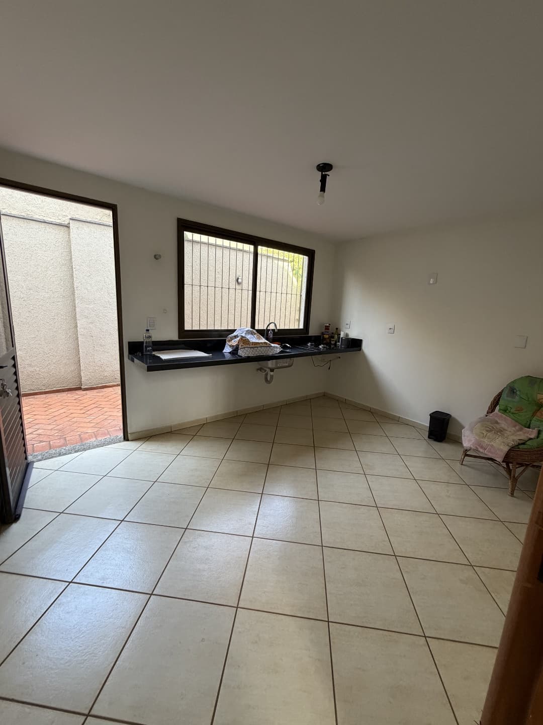 CASA COM 7 QUARTOS, 4 SUÍTES, ÁREA GOURMET E AMPLO TERRENO