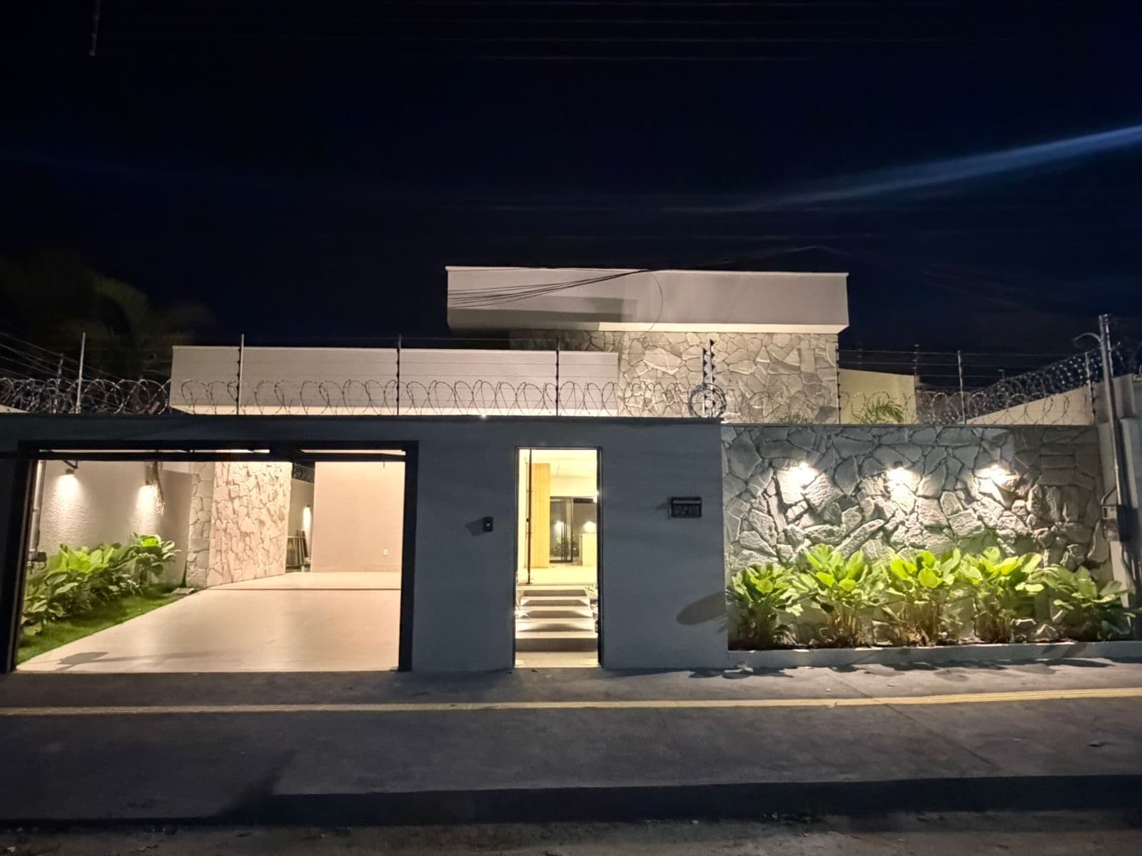 Casa Jd Atlântico 3 suítes, escritório ,  com piscina , nova com marcenaria