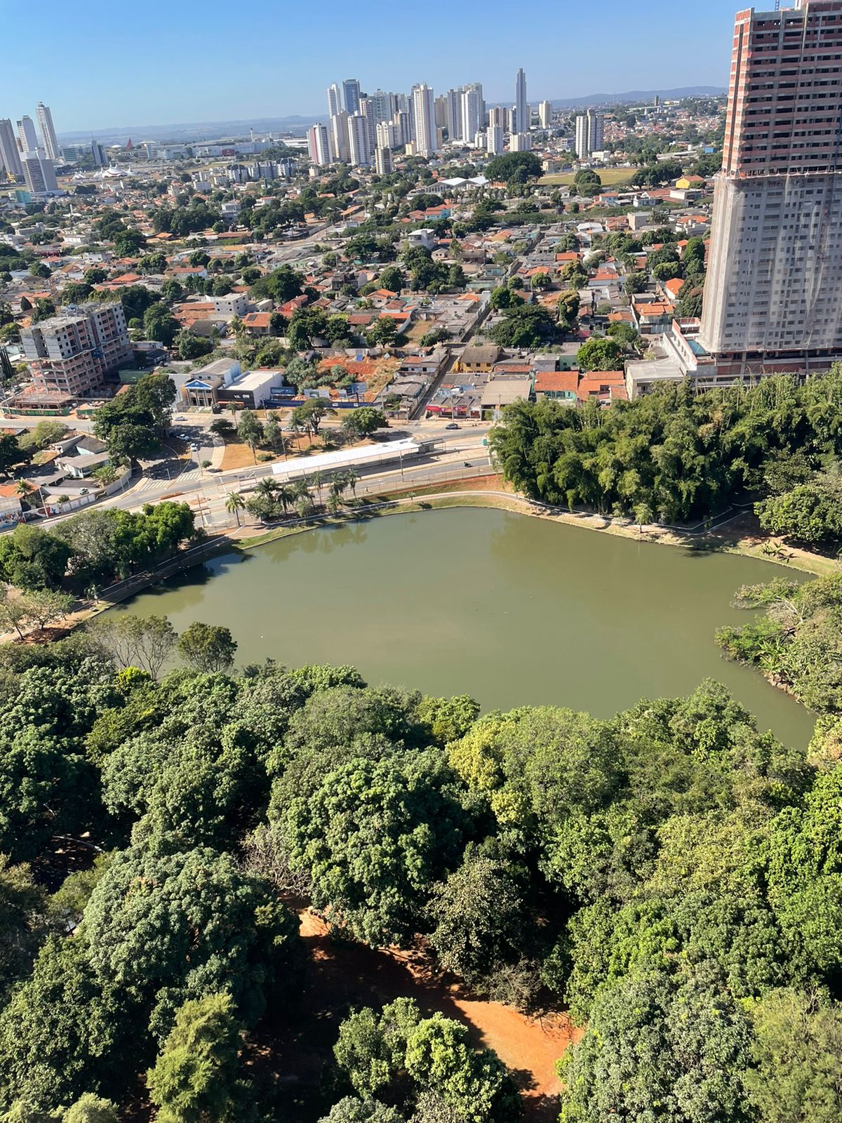 Vendo apartamento no setor Marista , Mobiliado e Decorado , No parque Areiao , Palais Du Parc , 152 metros , 4 suítes plenas , móveis com assinatura , andar alto , R$2.990.000.00