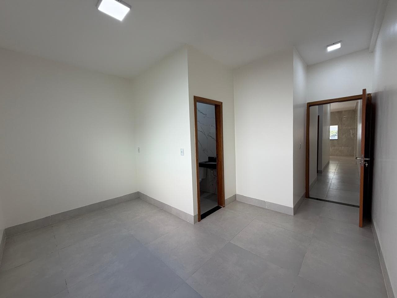 Casa nova de 3 quartos com suíte, pronta para morar 180 m2