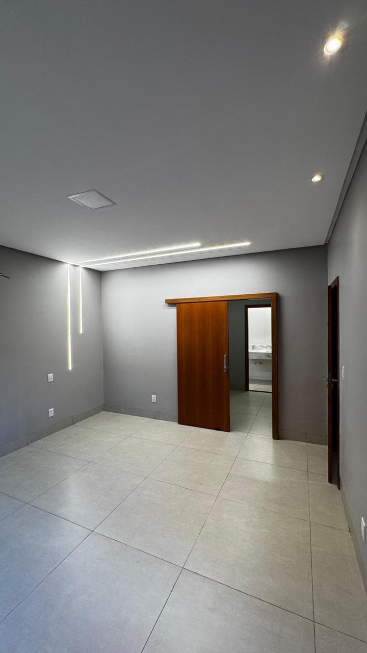 🏡 CASA NO SETOR DOS FUNCIONÁRIOS – ALTO PADRÃO 3 SUITES