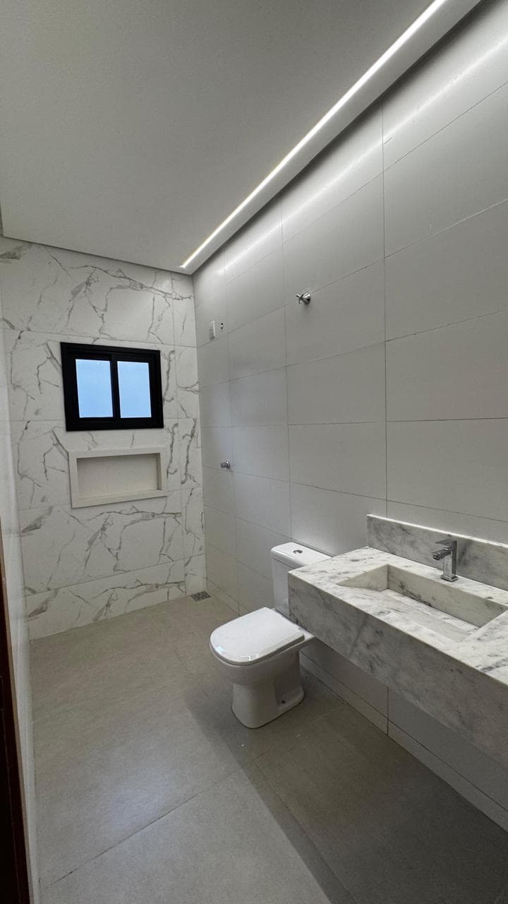 🏡 CASA NO SETOR DOS FUNCIONÁRIOS – ALTO PADRÃO 3 SUITES
