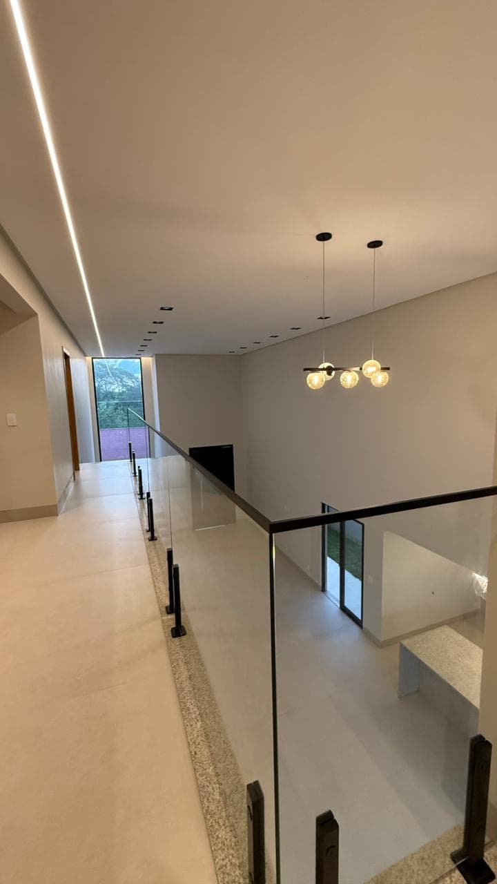 Vendo sobrado Jardins Capri de 04 suites com Jacuzzi ,área gourmet com churrasqueira , de frente à mata , por R$1.380.000,00