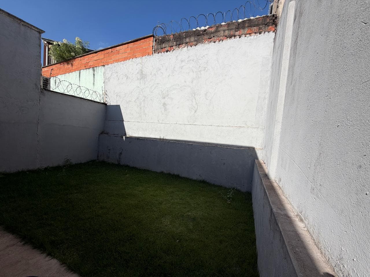 Casa nova de 3 quartos com suíte, pronta para morar 180 m2