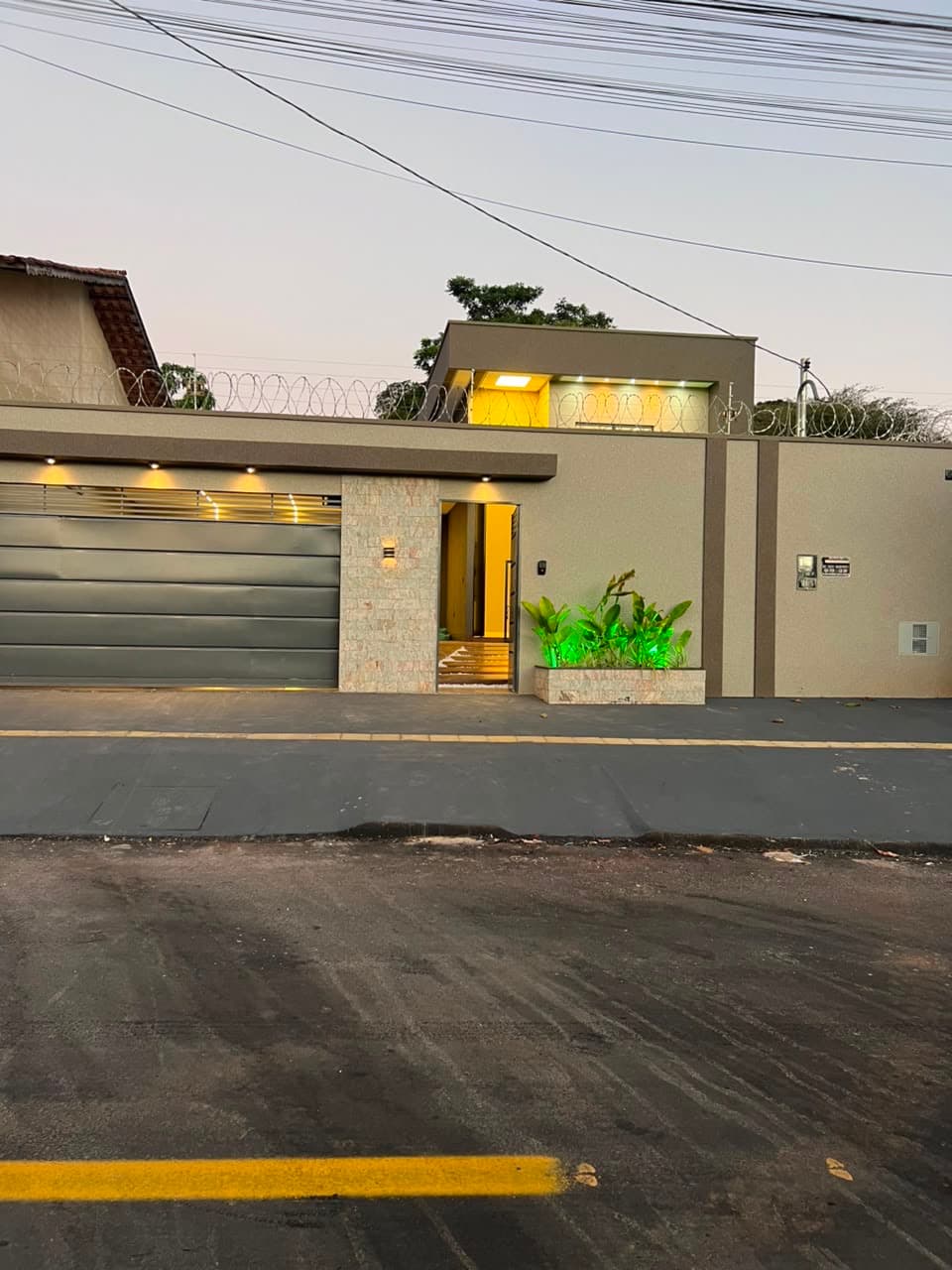 VENDO CASA DE RUA NOROESTE