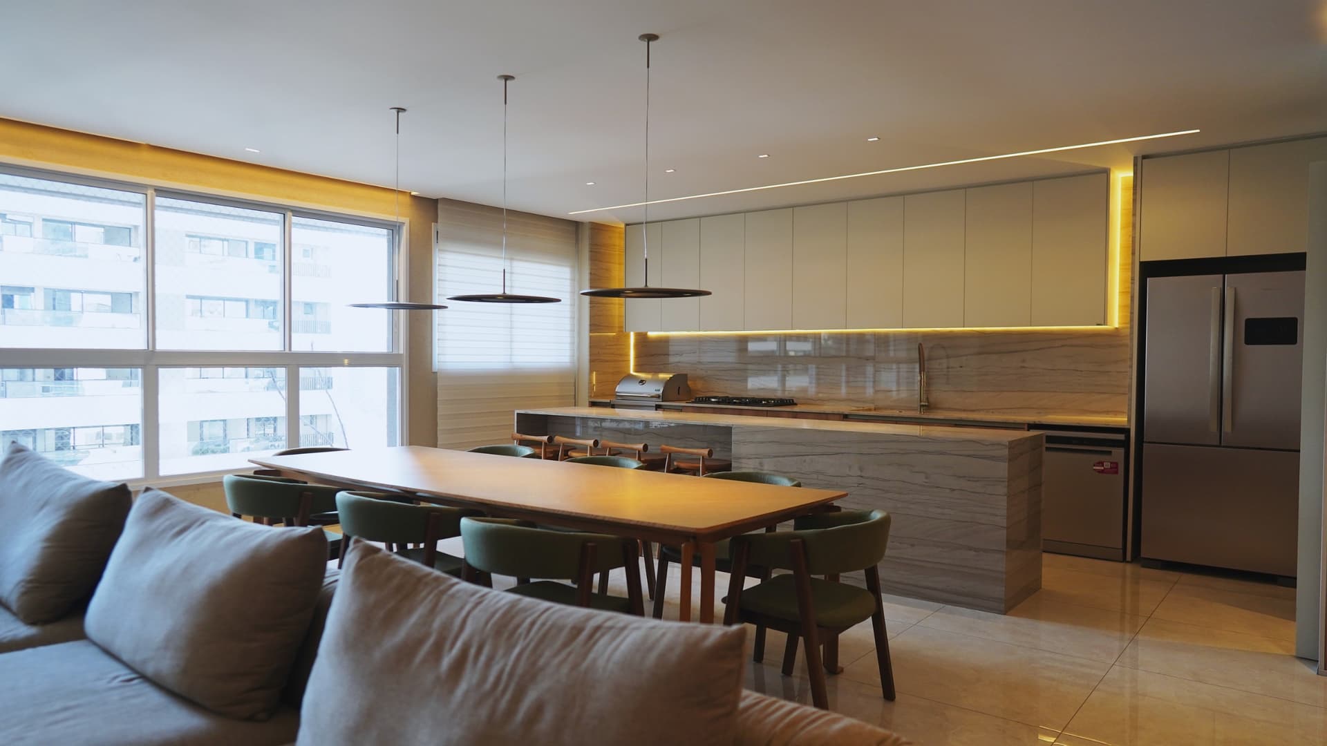 Apartamento Mobiliado 160 metros sendo 4 suítes plenas , andar alto , 3 vagas garagem , setor Marista , R$2.450.000,00