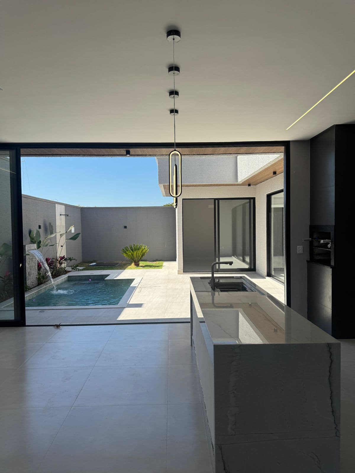 Vendo casa 3 suítes no setor Três Marias , por apenas R$1.250.000,00 com piscina , closet