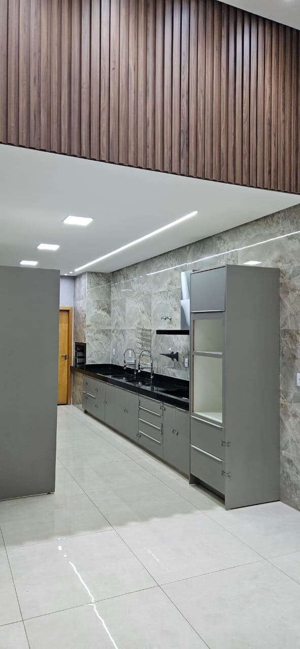 CASA COM PISCINA JD. ATLÂNTICO