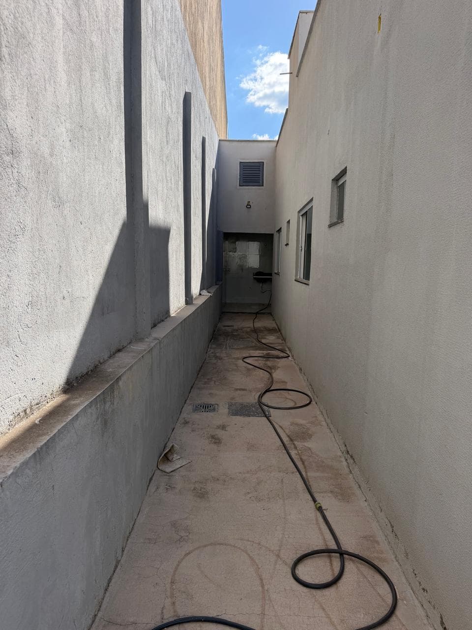 Casa nova de 3 quartos com suíte, pronta para morar 180 m2