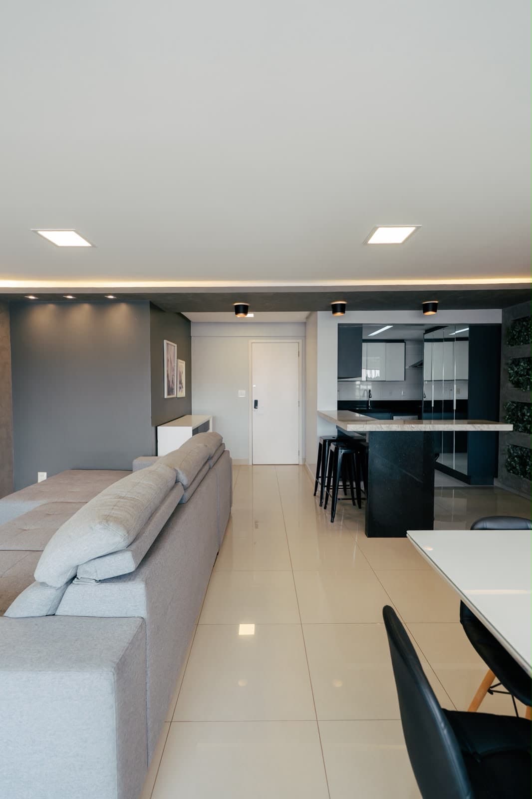 Apartamento no Setor Oeste , 3 suítes , mobiliado e decorado , vista livre