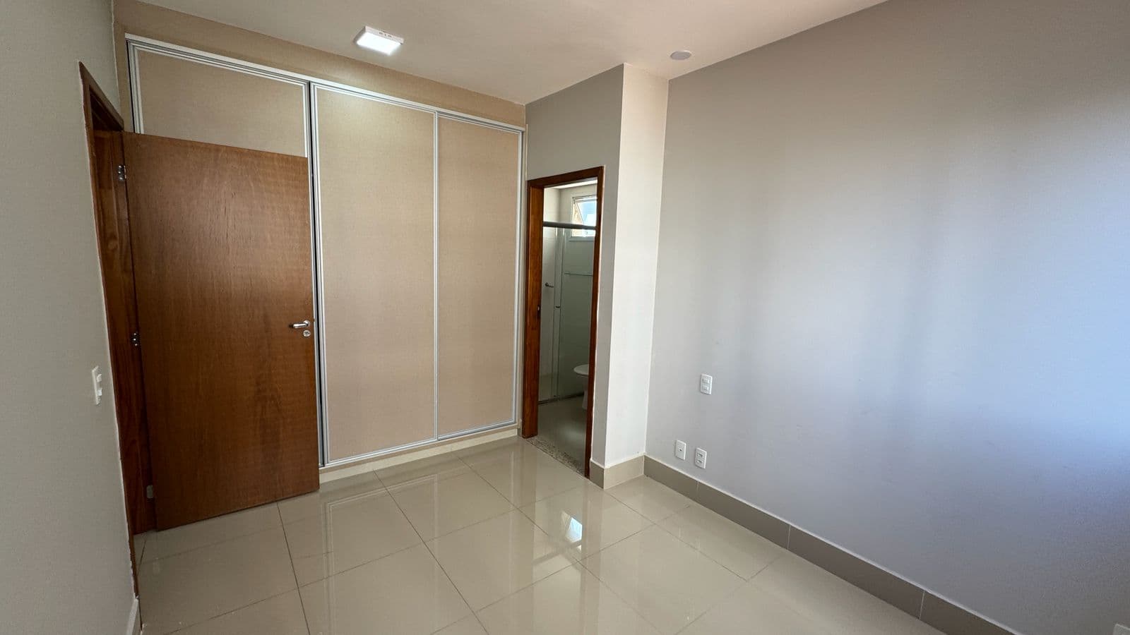 APARTAMENTO 3 SUITES PLENA COM 2 VAGAS DE GARAGEM