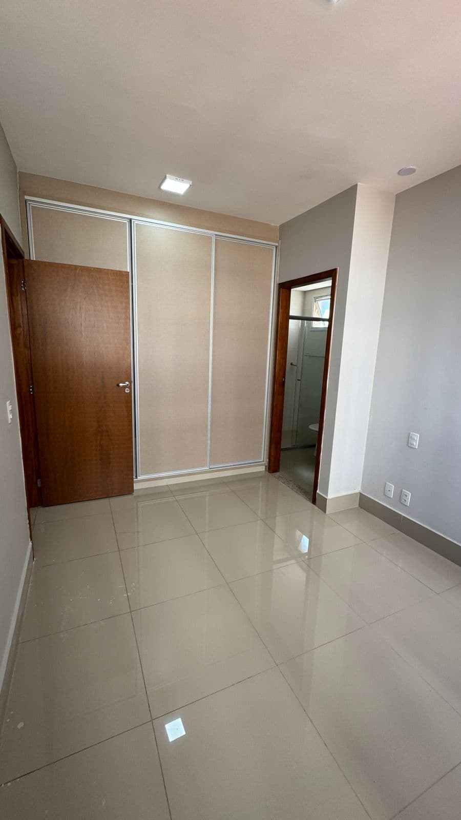 APARTAMENTO 3 SUITES PLENA COM 2 VAGAS DE GARAGEM