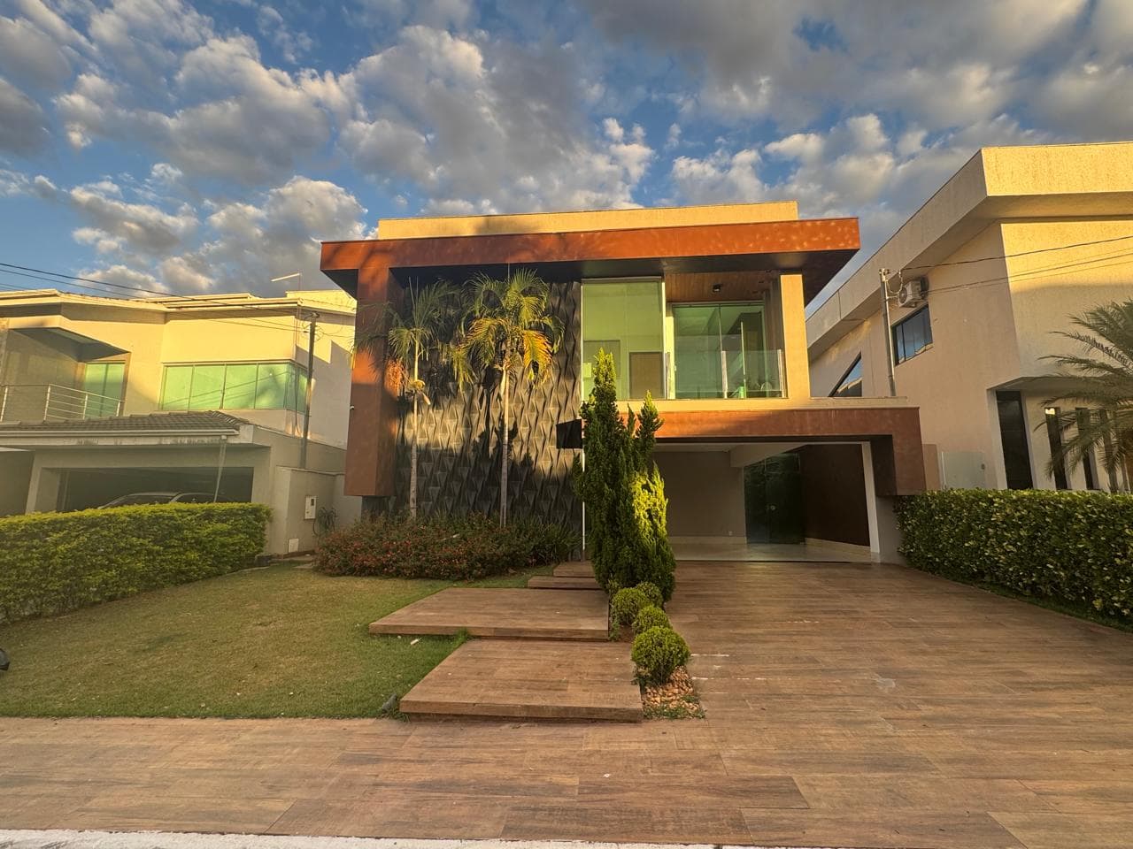 Sobrado a venda no Jardins Madri com 3 suítes