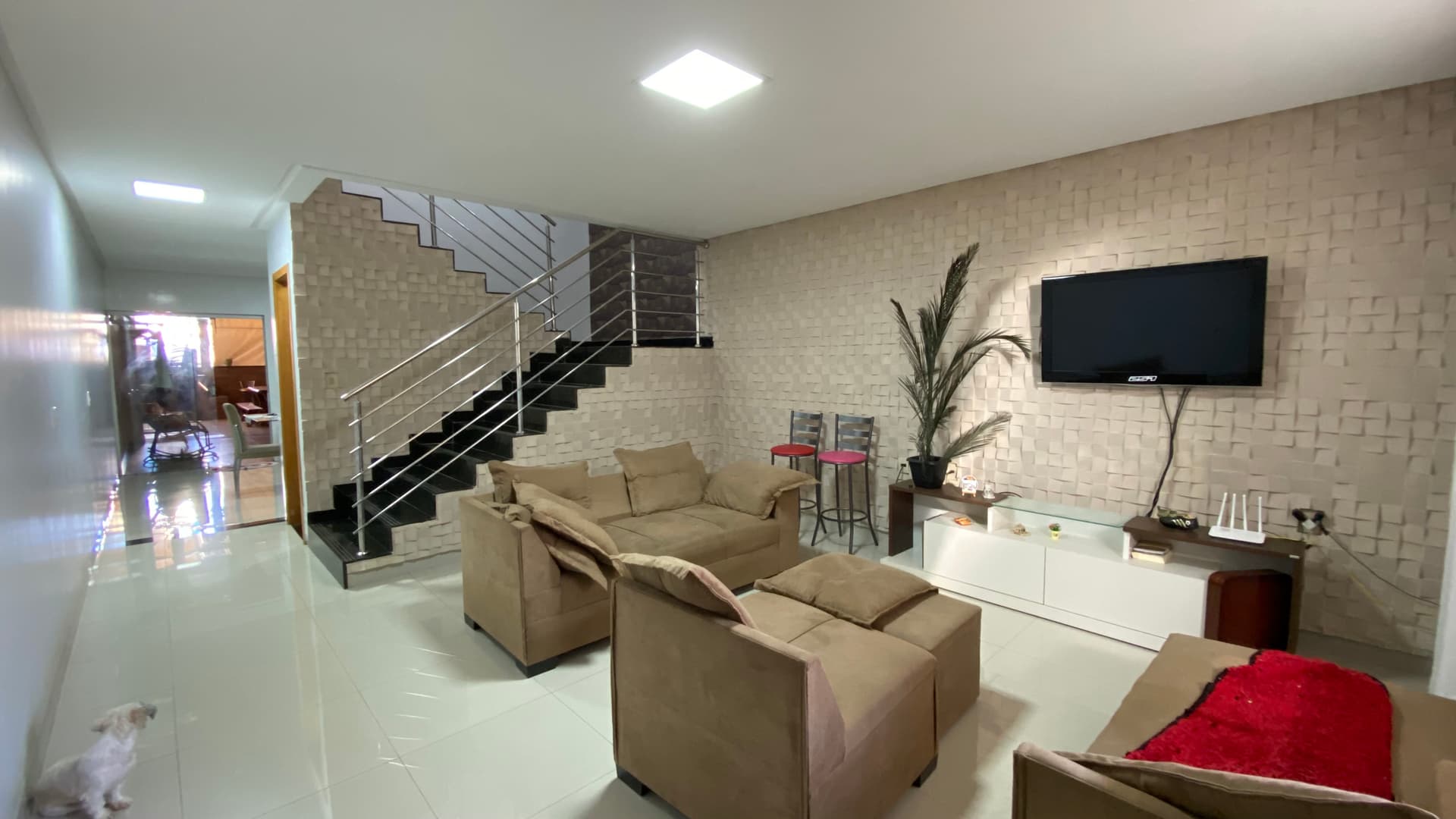SOBRADO COM PISCINA | ÁREA DE CHURRASCO | 3 QUARTOS SENDO 1 SUÍTE | VILA GALVÃO - SENADOR CANEDO | PRÓXIMO A PREFEITURA DE GOIÂNIA