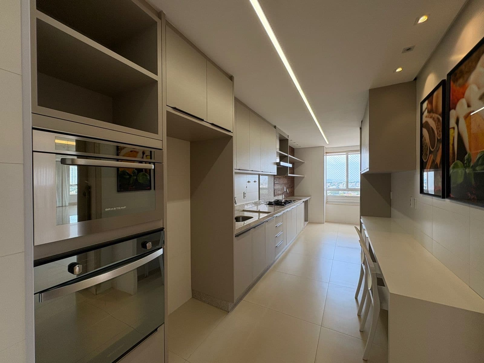 Apartamento no setor Marista 3 suítes , 218 metros , andar alto , 3 vagas garagem
