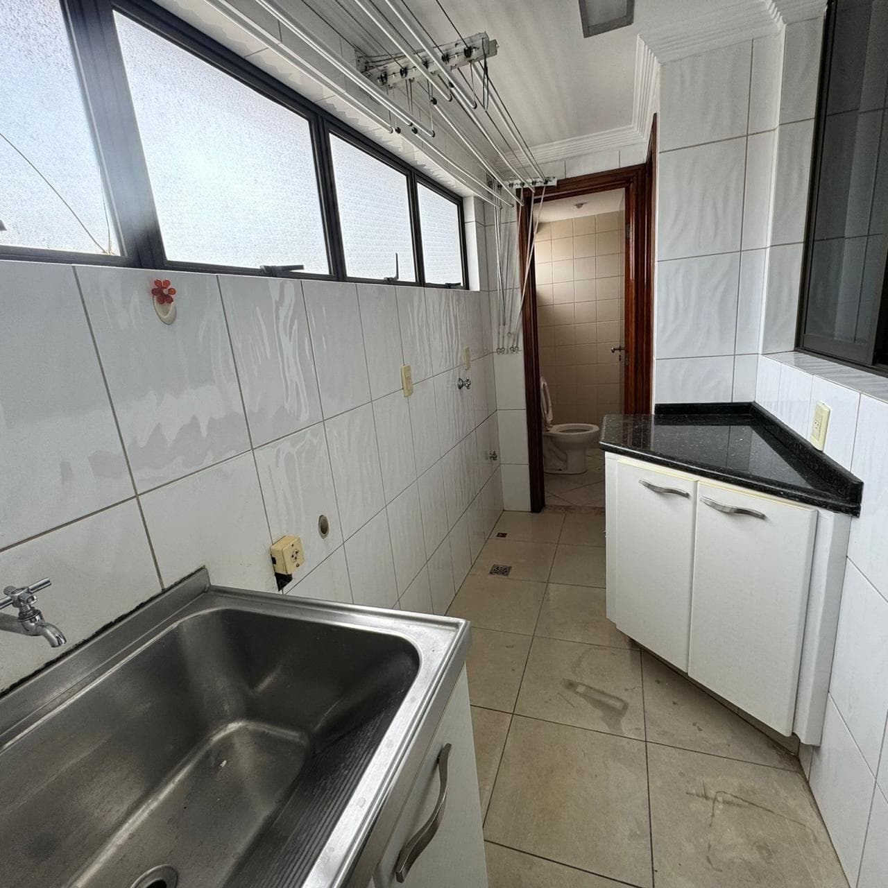Apartamento 4 quartos , 137 metros ,setor Bueno , 3 suítes plenas e escritório , varanda 640 mil