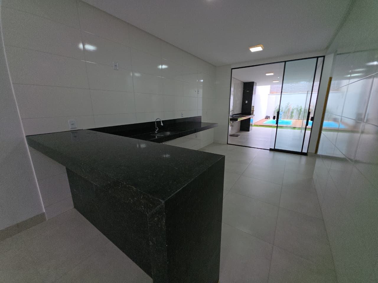 Casa à Venda no Setor Helvécia com Piscina Aquecida | R$ 600 Mil | Avaliação Caixa R$ 710 Mil